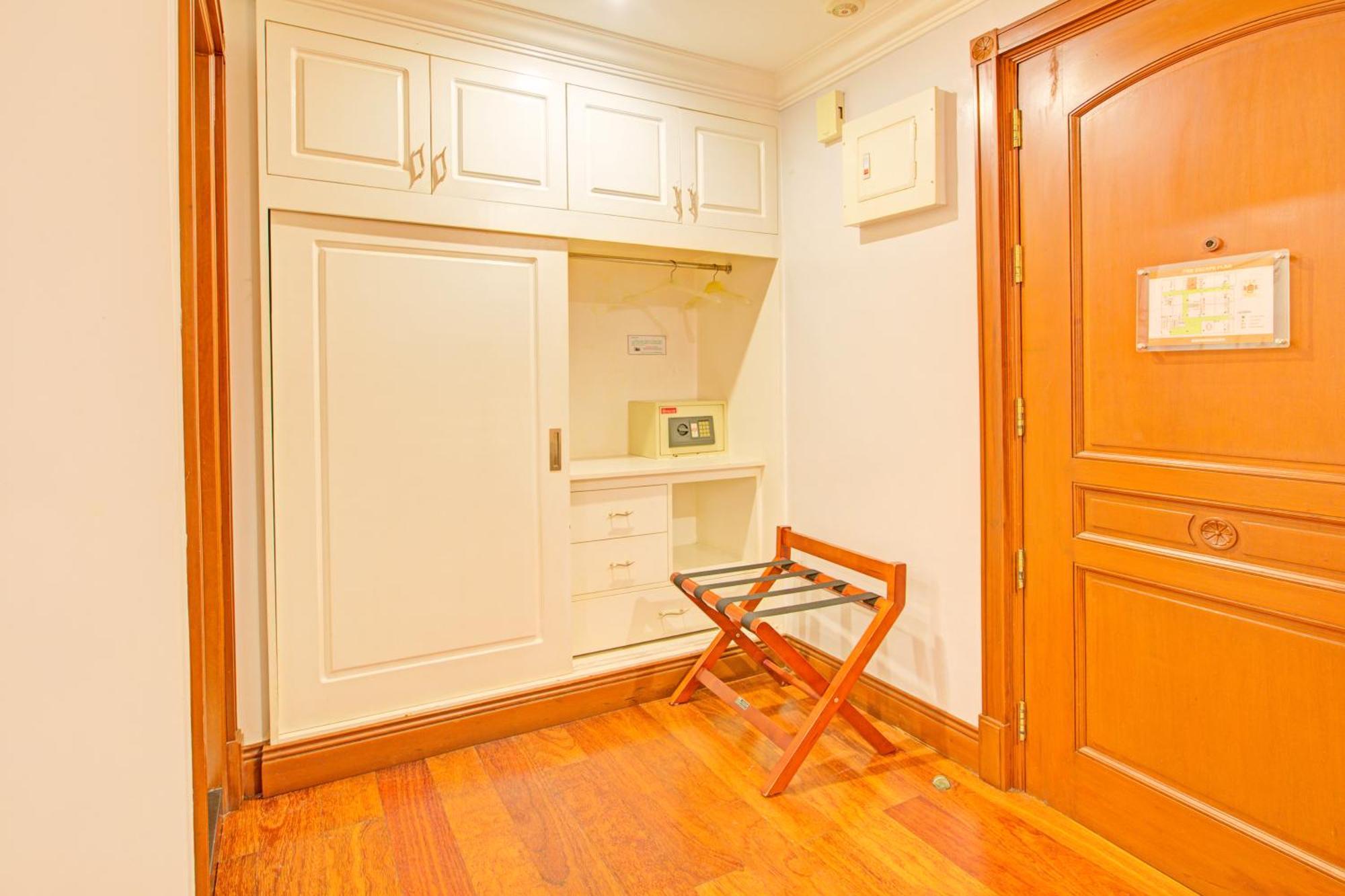 Townhouse Oak Vip Suites, Near Pnr Pasay Evangelista, Makati Manila Makati City Exterior photo